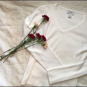 ANN TAYLOR LONG SLEEVE FREE FLOWING WHITE BASIC 🌸